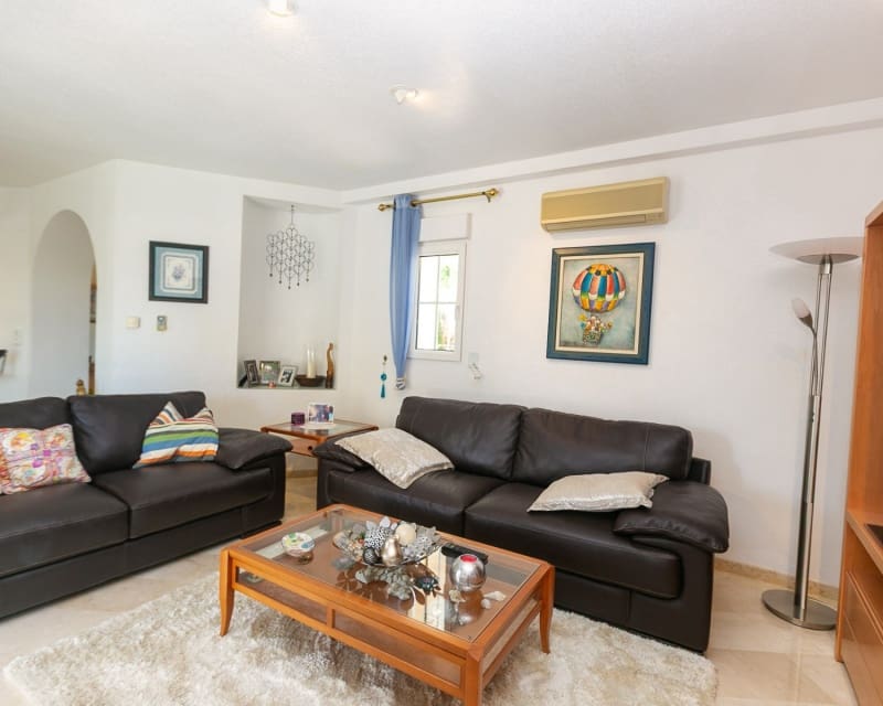 3 soverom Villa til salgs i Villamartin med svømmebasseng garasje - € 530 000 (Ref: 9926401)