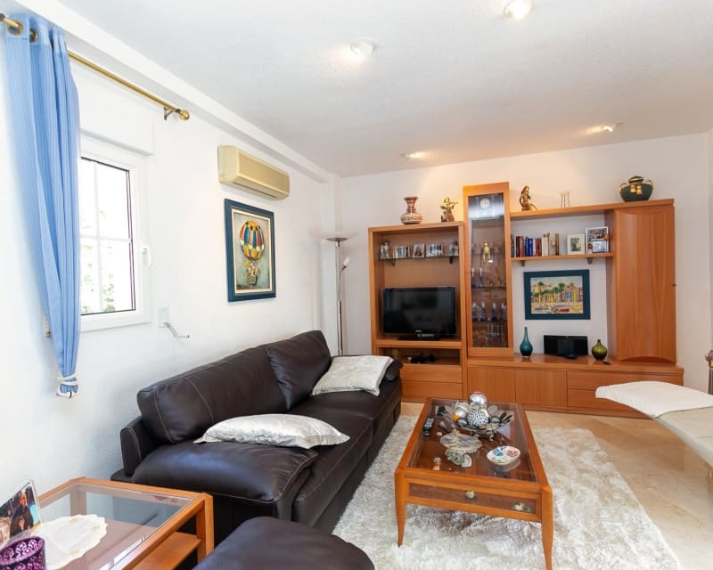 3 soverom Villa til salgs i Villamartin med svømmebasseng garasje - € 530 000 (Ref: 9926401)