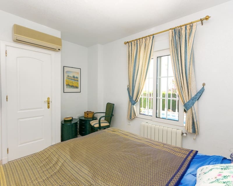 3 soverom Villa til salgs i Villamartin med svømmebasseng garasje - € 530 000 (Ref: 9926401)