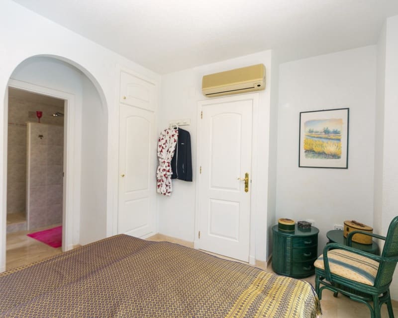 3 soverom Villa til salgs i Villamartin med svømmebasseng garasje - € 530 000 (Ref: 9926401)