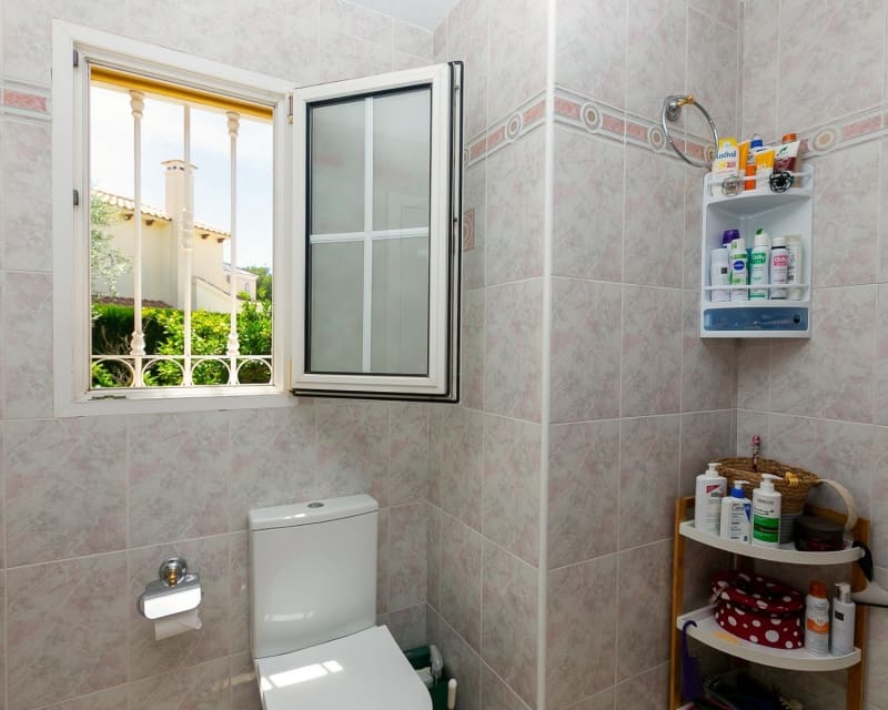 3 soverom Villa til salgs i Villamartin med svømmebasseng garasje - € 530 000 (Ref: 9926401)
