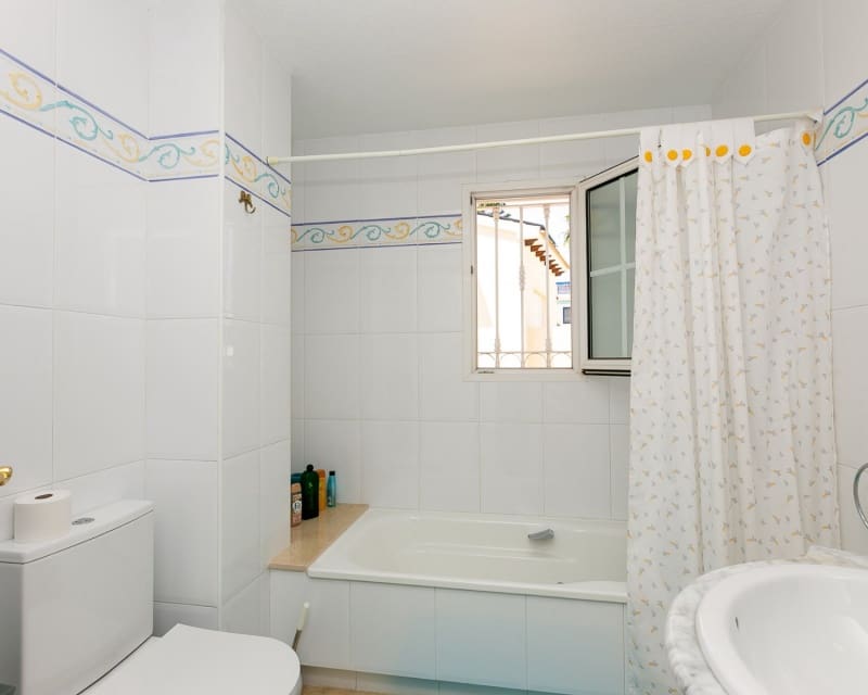 3 soverom Villa til salgs i Villamartin med svømmebasseng garasje - € 530 000 (Ref: 9926401)