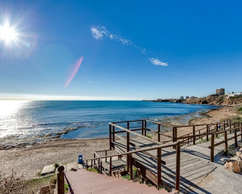 2 sovrum Lägenhet till salu i Playa Flamenca med pool - 218 000 € (Ref: 9926402)