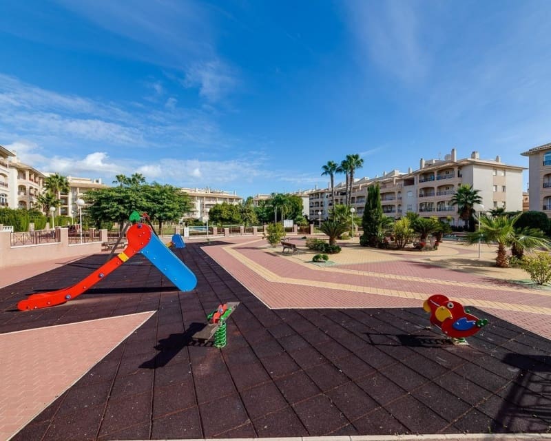 2 sovrum Lägenhet till salu i Playa Flamenca med pool - 218 000 € (Ref: 9926402)