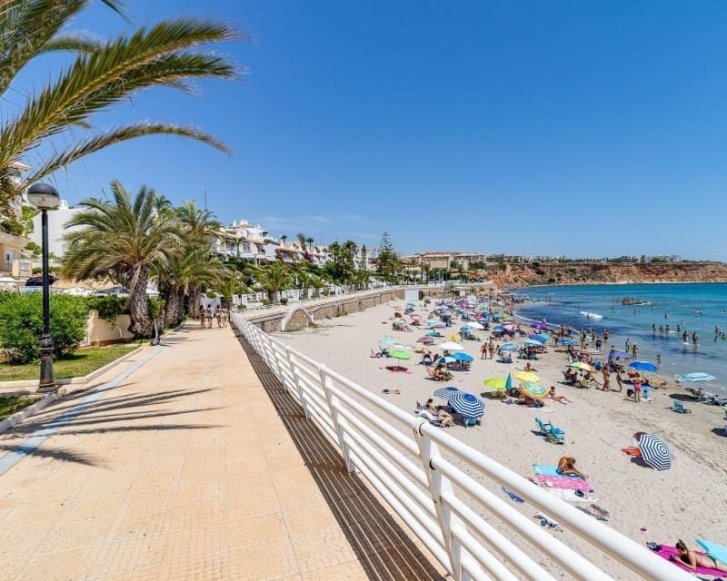 2 sovrum Lägenhet till salu i Playa Flamenca med pool - 218 000 € (Ref: 9926402)