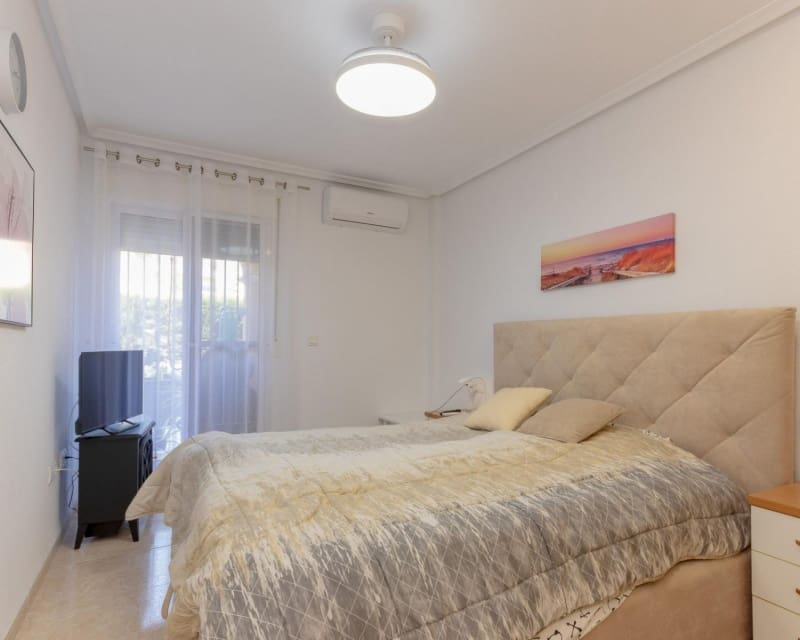 2 sovrum Lägenhet till salu i Playa Flamenca med pool - 218 000 € (Ref: 9926402)