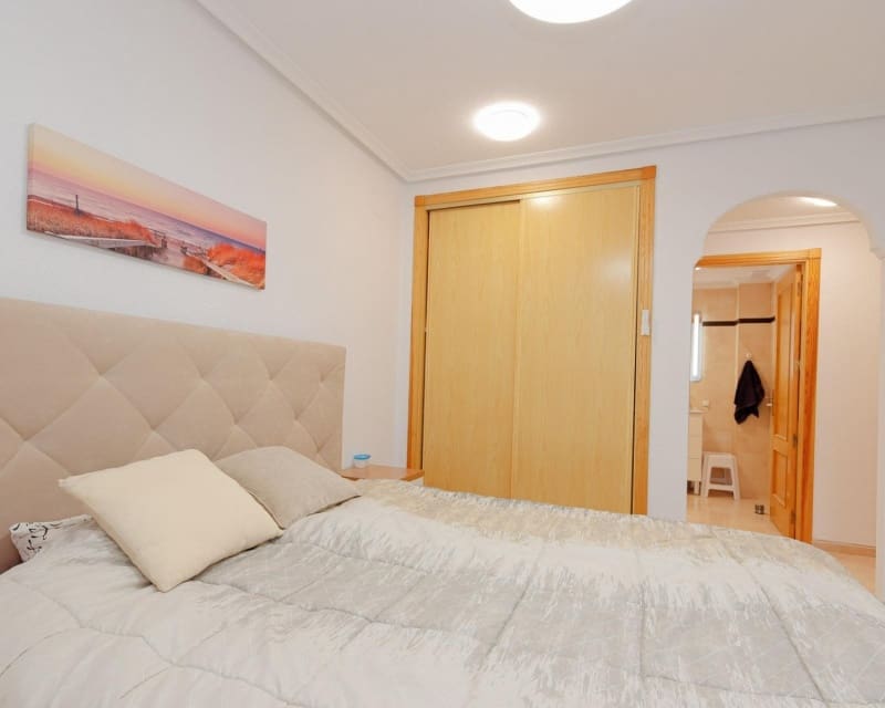 2 sovrum Lägenhet till salu i Playa Flamenca med pool - 218 000 € (Ref: 9926402)