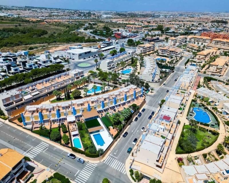 3 quarto Casa em Banda para venda em Cabo Roig com piscina garagem - 450 000 € (Ref: 9926403)