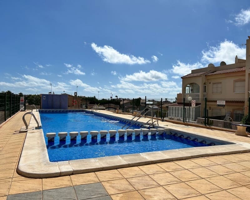 1 soverom Bungalow til salgs i La Florida med svømmebasseng - € 140 000 (Ref: 9926404)