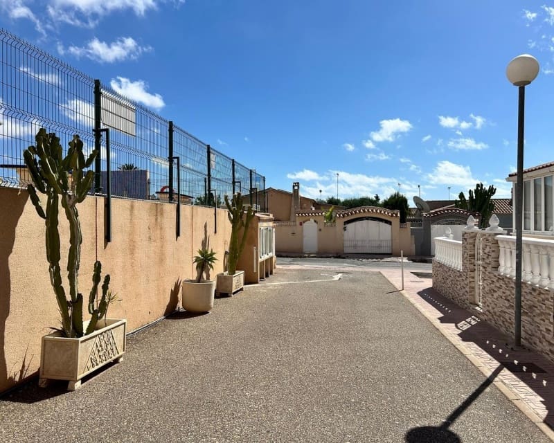 1 soverom Bungalow til salgs i La Florida med svømmebasseng - € 140 000 (Ref: 9926404)