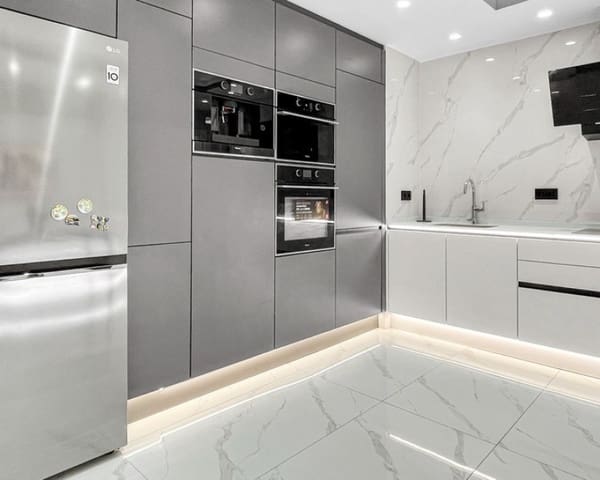 3 soveværelse Lejlighed til salg i Puerto Deportivo, Torrevieja med garage - € 236.000 (Ref: 9926405)