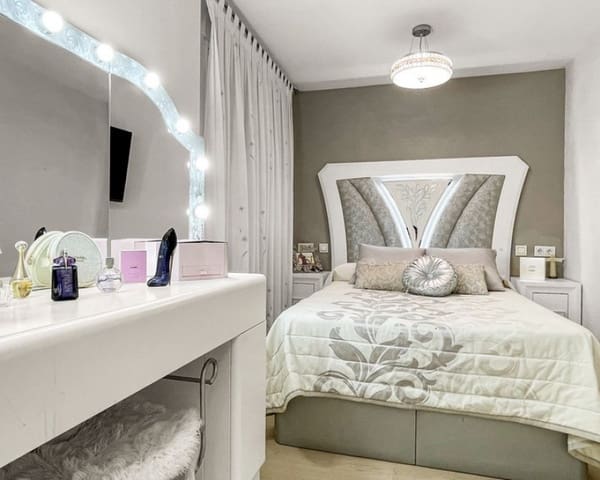 3 soveværelse Lejlighed til salg i Puerto Deportivo, Torrevieja med garage - € 236.000 (Ref: 9926405)