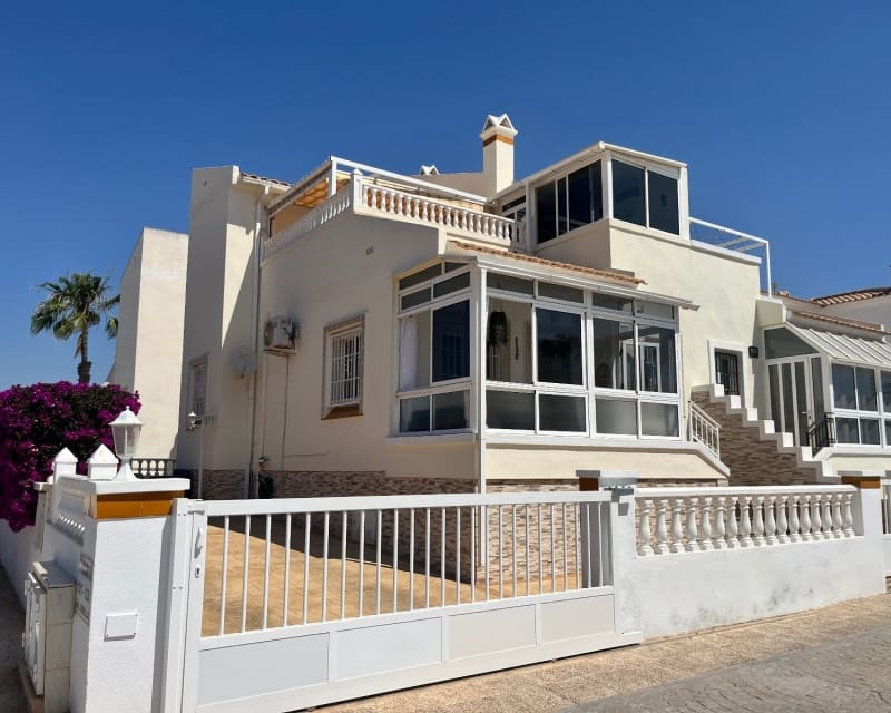 3 soveværelse Villa til salg i Playa Flamenca med swimmingpool garage - € 259.995 (Ref: 9926406)