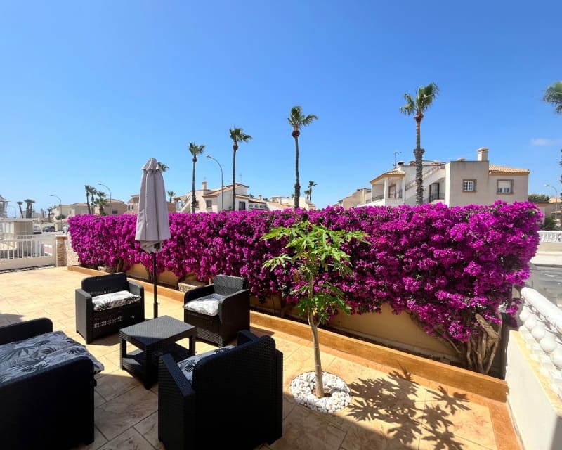3 soveværelse Villa til salg i Playa Flamenca med swimmingpool garage - € 259.995 (Ref: 9926406)