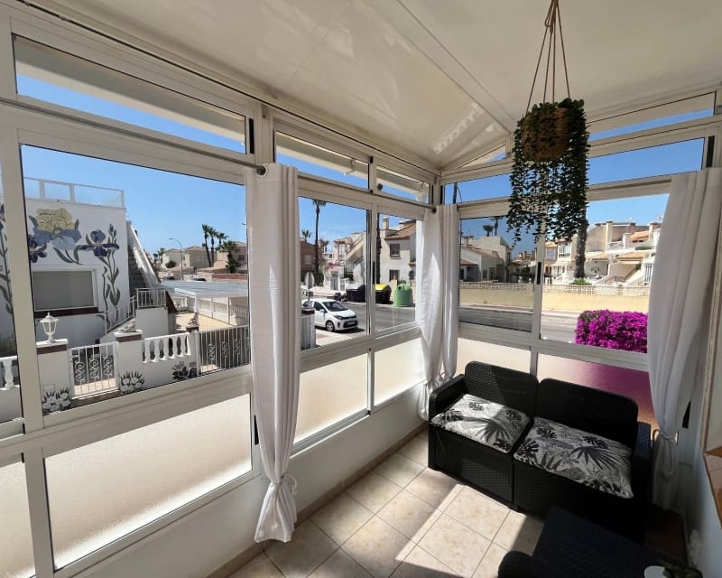 3 soveværelse Villa til salg i Playa Flamenca med swimmingpool garage - € 259.995 (Ref: 9926406)