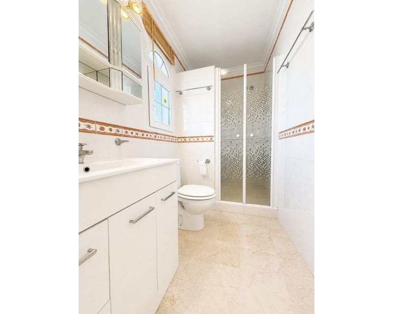2 Zimmer Apartment zu verkaufen in Villamartin mit Pool - 239.995 € (Ref: 9926408)