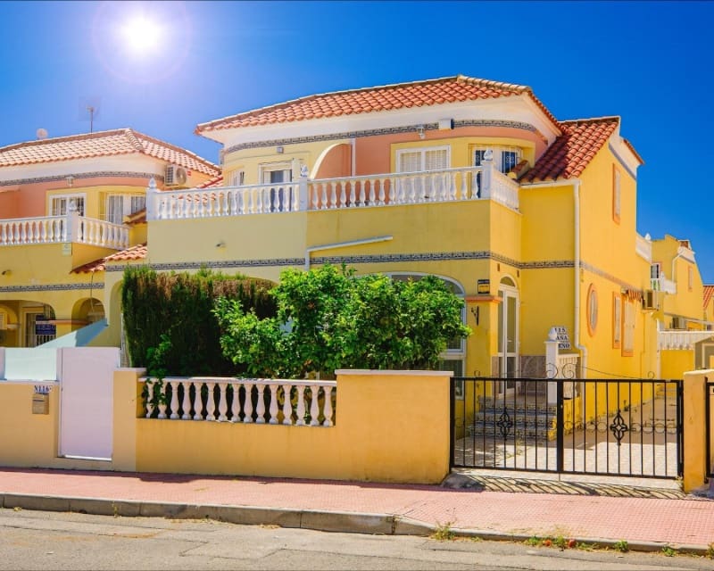 3 soveværelse Byhus til salg i Villamartin med swimmingpool - € 239.900 (Ref: 9926410)