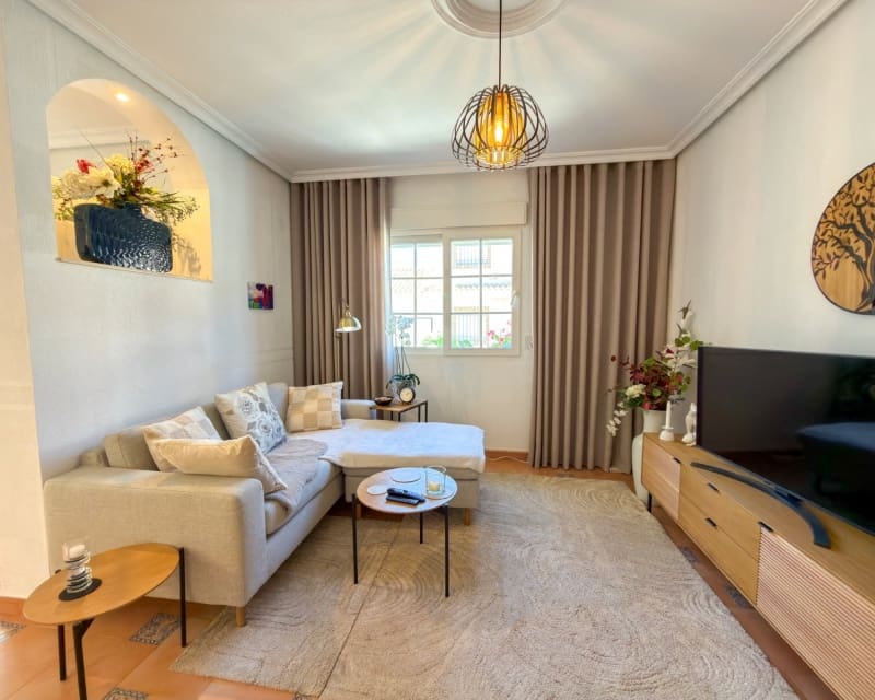 4 soverom Villa til salgs i Villamartin med svømmebasseng garasje - € 335 000 (Ref: 9926411)