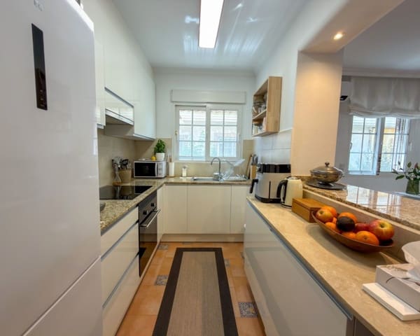 4 soverom Villa til salgs i Villamartin, Orihuela med svømmebasseng garasje - € 335 000 (Ref: 9926411)