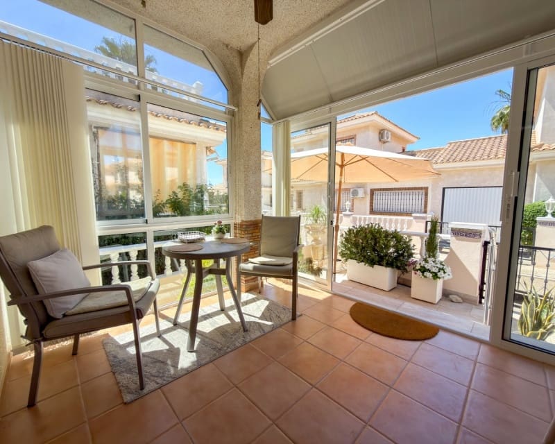 4 soverom Villa til salgs i Villamartin med svømmebasseng garasje - € 335 000 (Ref: 9926411)