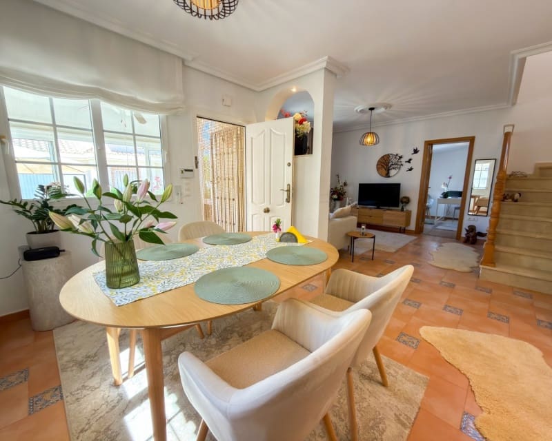 4 soverom Villa til salgs i Villamartin med svømmebasseng garasje - € 335 000 (Ref: 9926411)