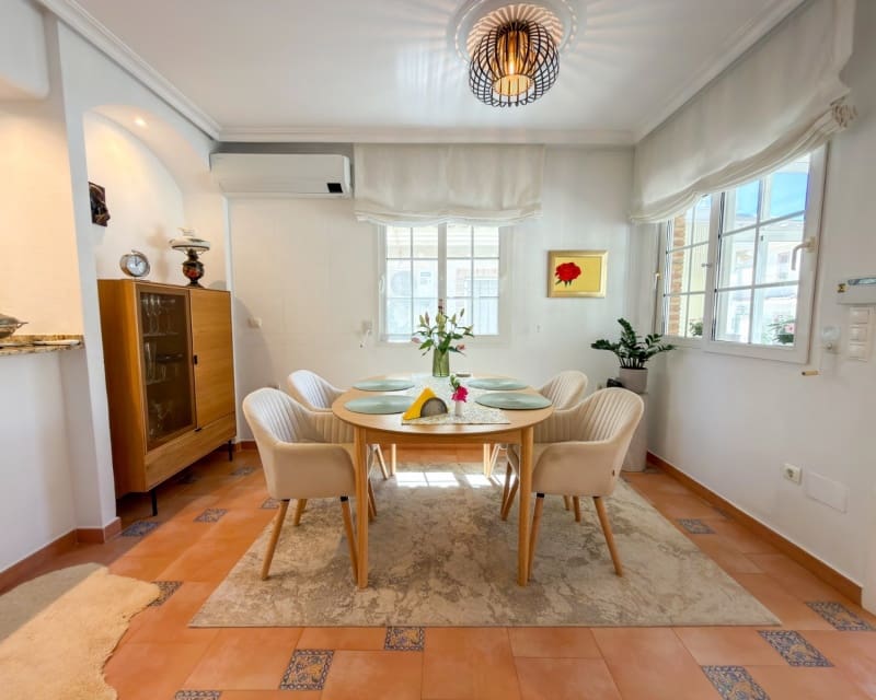 4 soverom Villa til salgs i Villamartin med svømmebasseng garasje - € 335 000 (Ref: 9926411)