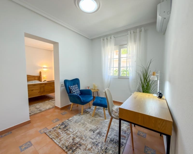 4 soverom Villa til salgs i Villamartin med svømmebasseng garasje - € 335 000 (Ref: 9926411)