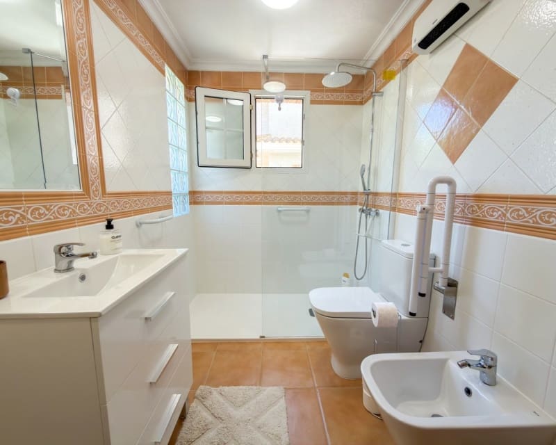 4 soverom Villa til salgs i Villamartin med svømmebasseng garasje - € 335 000 (Ref: 9926411)