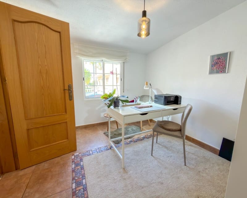 4 soverom Villa til salgs i Villamartin med svømmebasseng garasje - € 335 000 (Ref: 9926411)