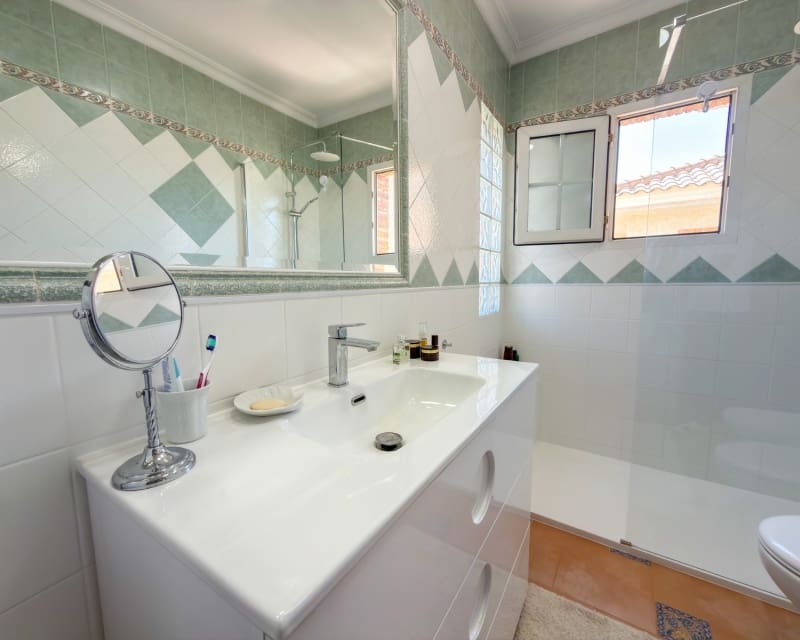 4 soverom Villa til salgs i Villamartin med svømmebasseng garasje - € 335 000 (Ref: 9926411)
