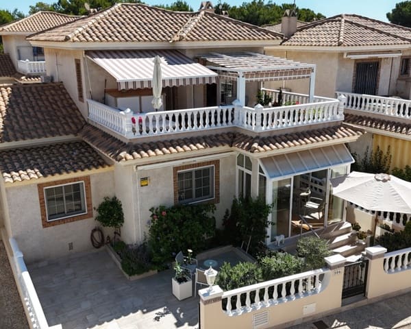 4 soverom Villa til salgs i Villamartin, Orihuela med svømmebasseng garasje - € 335 000 (Ref: 9926411)
