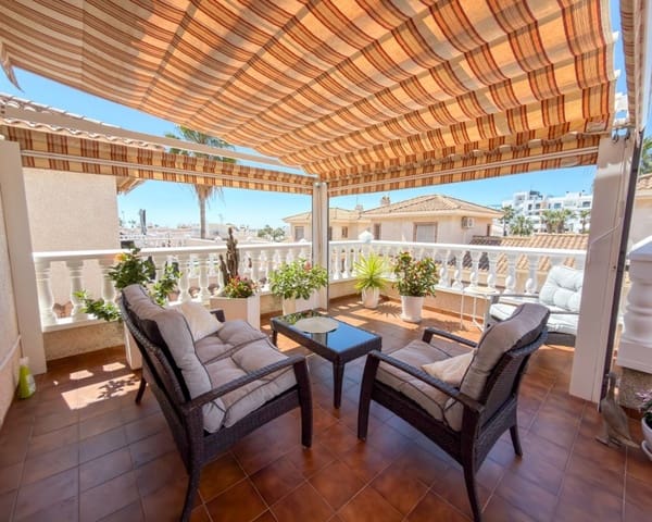 4 soverom Villa til salgs i Villamartin, Orihuela med svømmebasseng garasje - € 335 000 (Ref: 9926411)