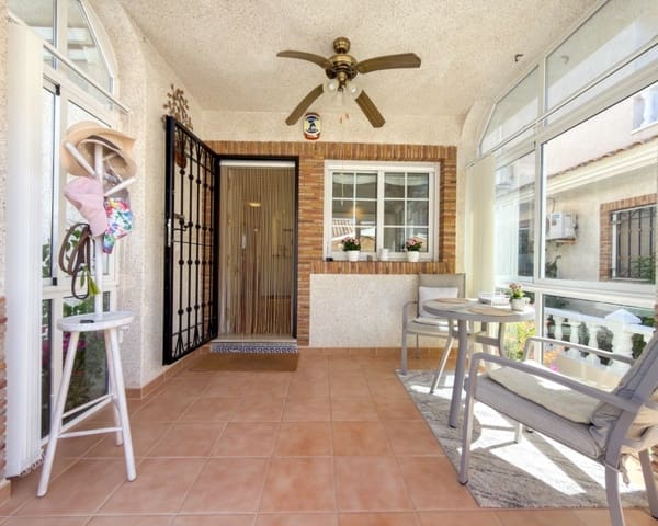 4 soverom Villa til salgs i Villamartin, Orihuela med svømmebasseng garasje - € 335 000 (Ref: 9926411)