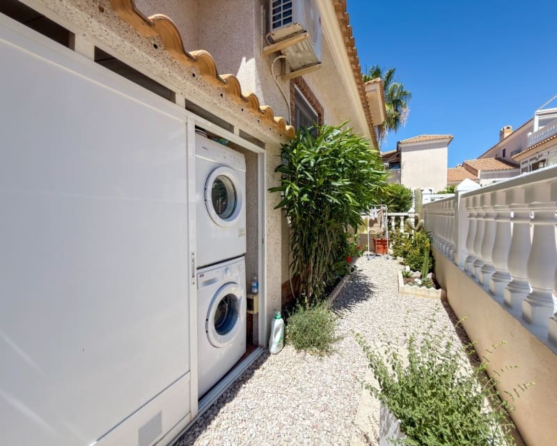 4 soverom Villa til salgs i Villamartin med svømmebasseng garasje - € 335 000 (Ref: 9926411)