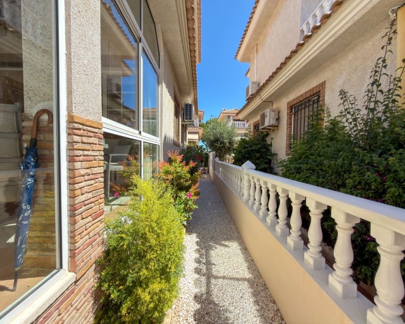 4 soverom Villa til salgs i Villamartin med svømmebasseng garasje - € 335 000 (Ref: 9926411)