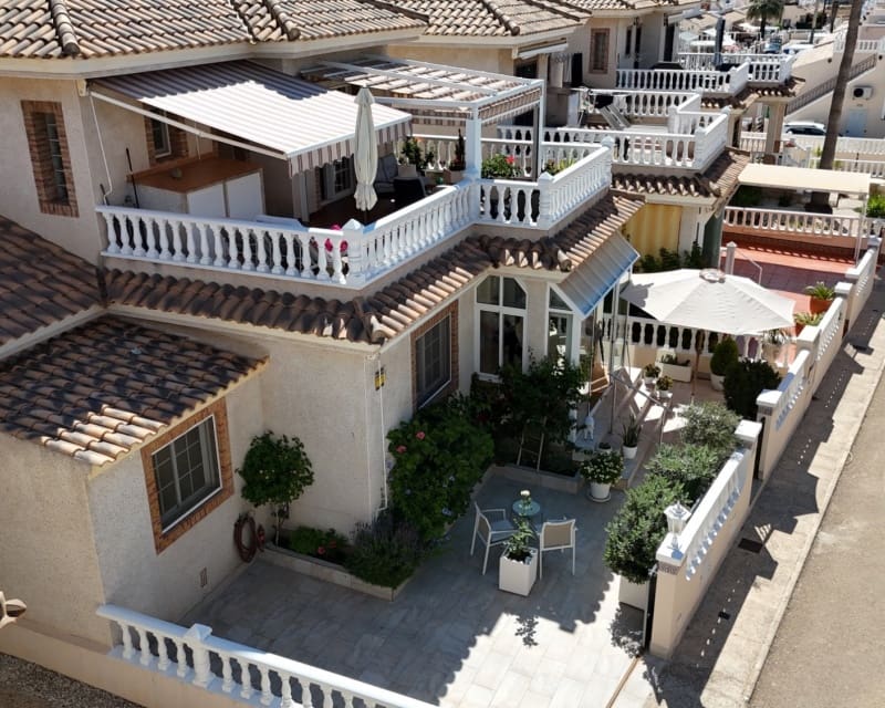 4 soverom Villa til salgs i Villamartin med svømmebasseng garasje - € 335 000 (Ref: 9926411)