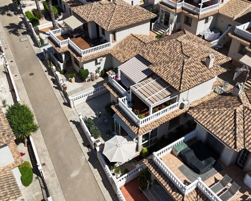 4 soverom Villa til salgs i Villamartin med svømmebasseng garasje - € 335 000 (Ref: 9926411)