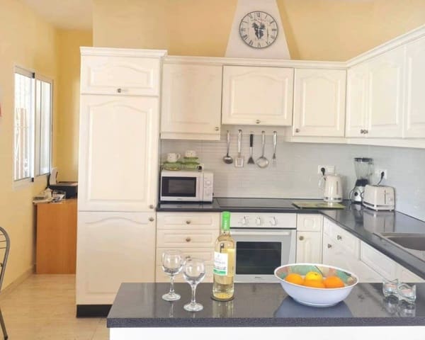 Chalet de 2 habitaciones en La Florida, Orihuela en venta con piscina garaje - 399.900 € (Ref: 9926414)