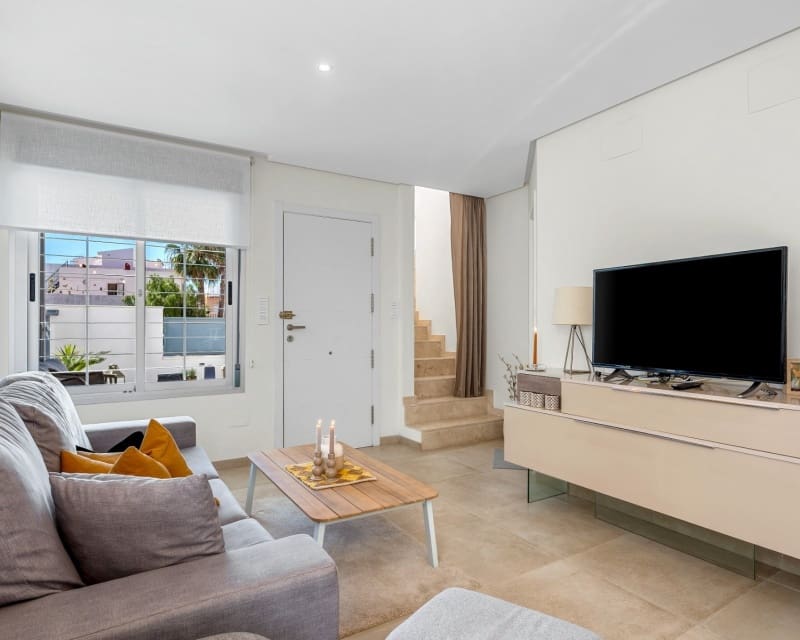 3 soveværelse Byhus til salg i Playa Flamenca med swimmingpool garage - € 329.000 (Ref: 9926418)