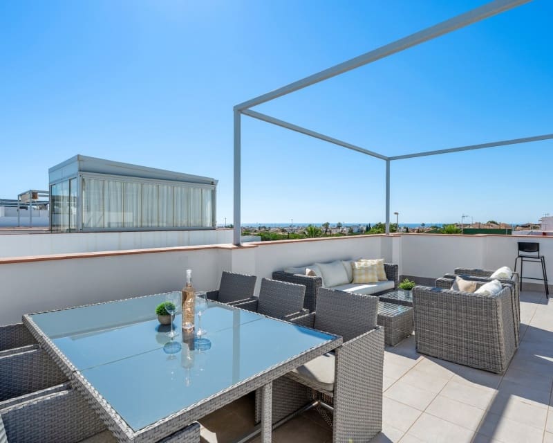 3 soveværelse Byhus til salg i Playa Flamenca med swimmingpool garage - € 329.000 (Ref: 9926418)