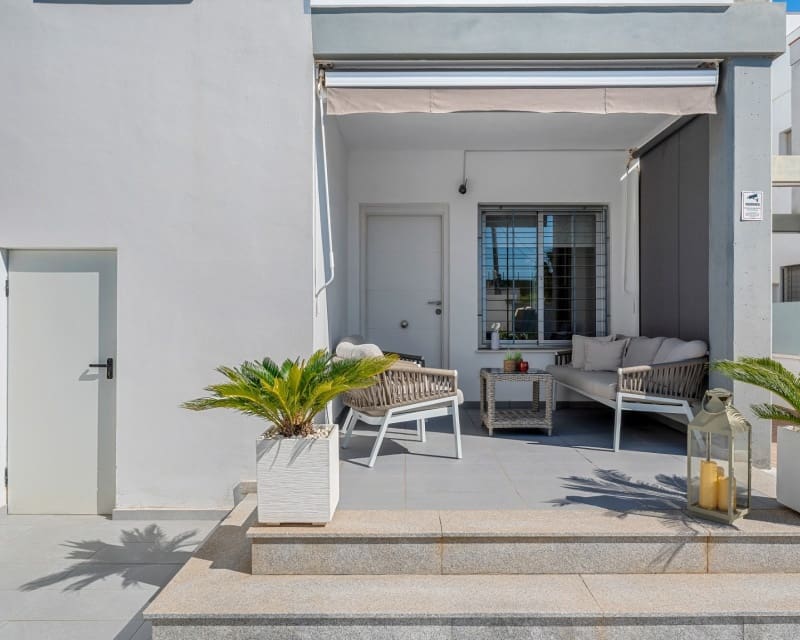 3 soveværelse Byhus til salg i Playa Flamenca med swimmingpool garage - € 329.000 (Ref: 9926418)
