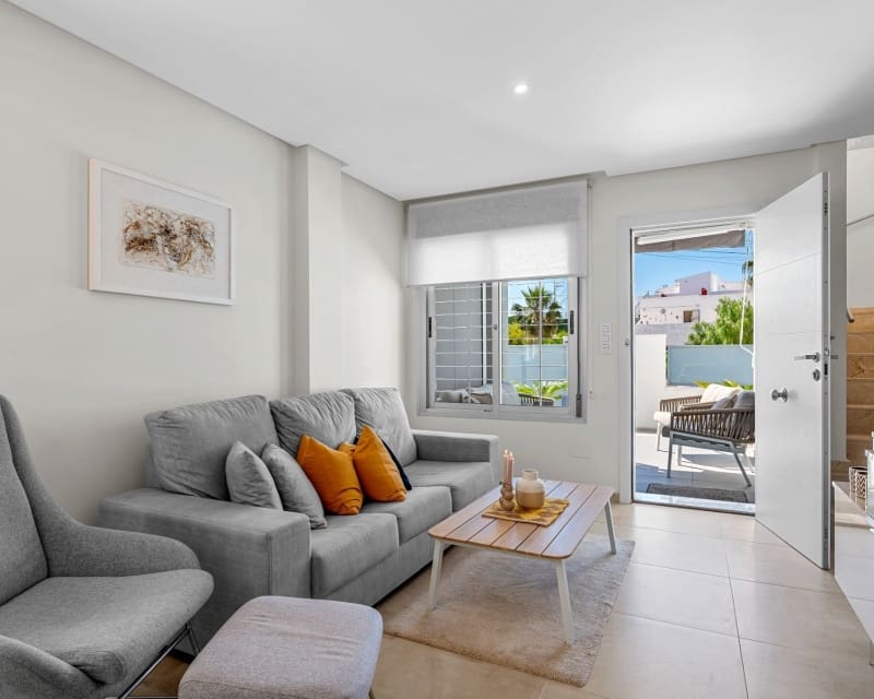 3 soveværelse Byhus til salg i Playa Flamenca med swimmingpool garage - € 329.000 (Ref: 9926418)