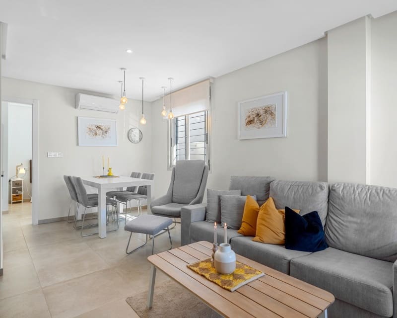 3 soveværelse Byhus til salg i Playa Flamenca med swimmingpool garage - € 329.000 (Ref: 9926418)