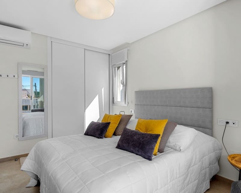 3 soveværelse Byhus til salg i Playa Flamenca med swimmingpool garage - € 329.000 (Ref: 9926418)