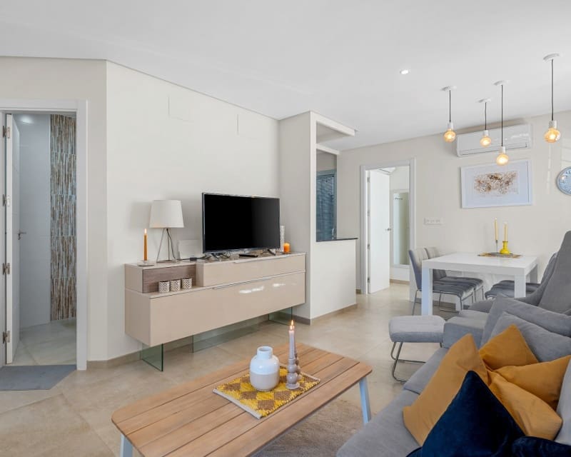 3 soveværelse Byhus til salg i Playa Flamenca med swimmingpool garage - € 329.000 (Ref: 9926418)