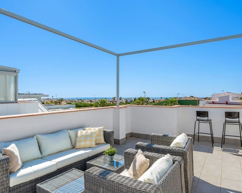 3 soveværelse Byhus til salg i Playa Flamenca med swimmingpool garage - € 329.000 (Ref: 9926418)
