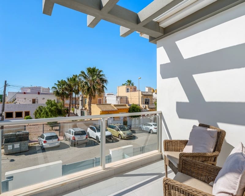 3 soveværelse Byhus til salg i Playa Flamenca med swimmingpool garage - € 329.000 (Ref: 9926418)