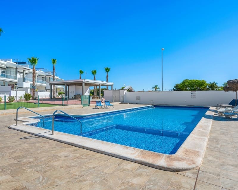 3 soveværelse Byhus til salg i Playa Flamenca med swimmingpool garage - € 329.000 (Ref: 9926418)