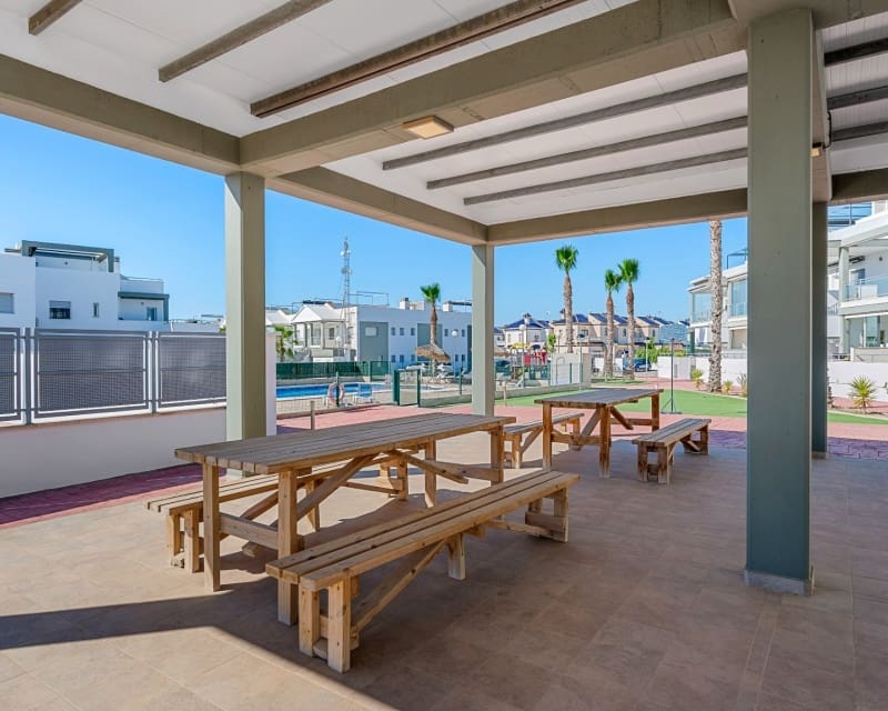 3 soveværelse Byhus til salg i Playa Flamenca med swimmingpool garage - € 329.000 (Ref: 9926418)