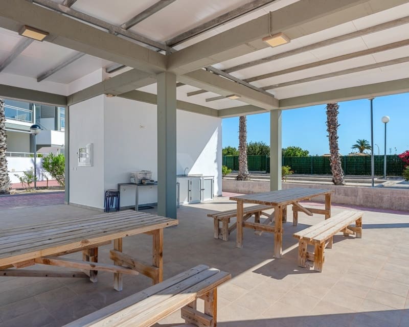 3 soveværelse Byhus til salg i Playa Flamenca med swimmingpool garage - € 329.000 (Ref: 9926418)
